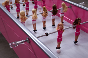 Barbie kickt im KaDeWe. Quelle: Mattel