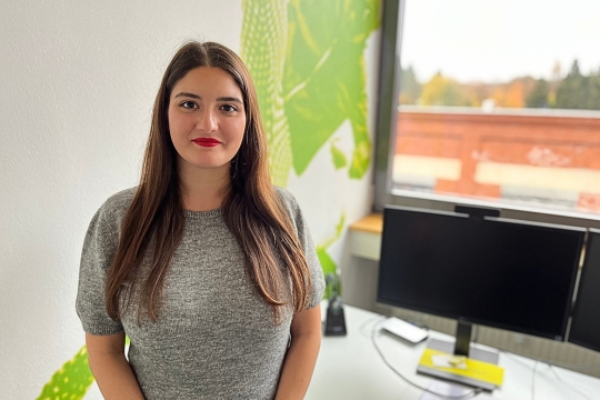 Yeliz Kacanlar, Trainee als Karriere­schritte 